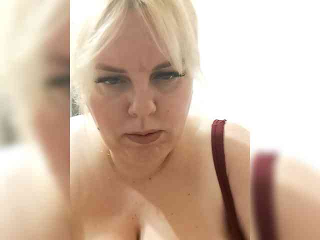 blondy_girl1499 webcam