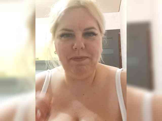 blondy_girl1499 webcam