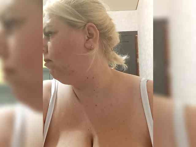 blondy_girl1499 webcam