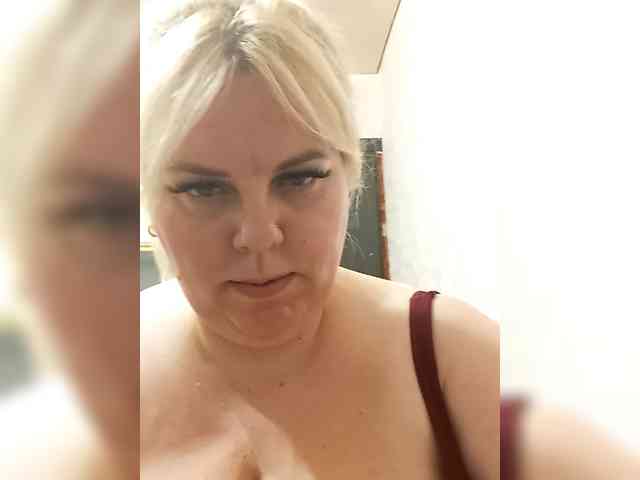 blondy_girl1499 webcam