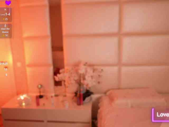 LilyColins webcam