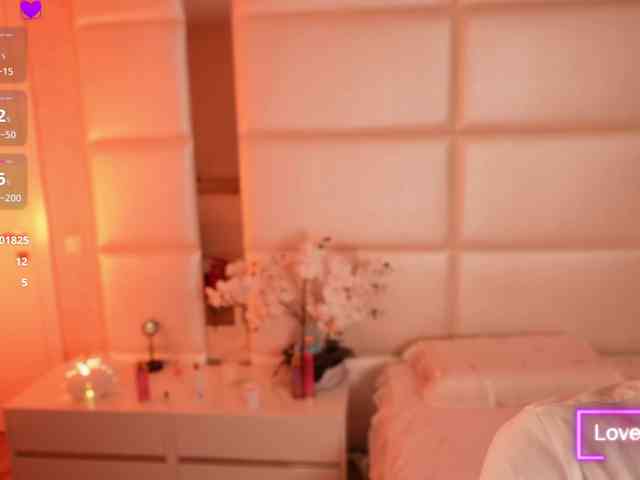 LilyColins webcam
