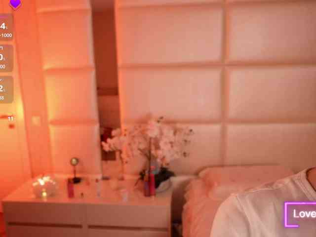 LilyColins webcam