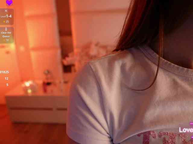 LilyColins webcam