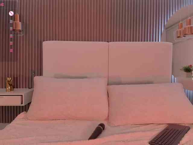 zoewhitte webcam