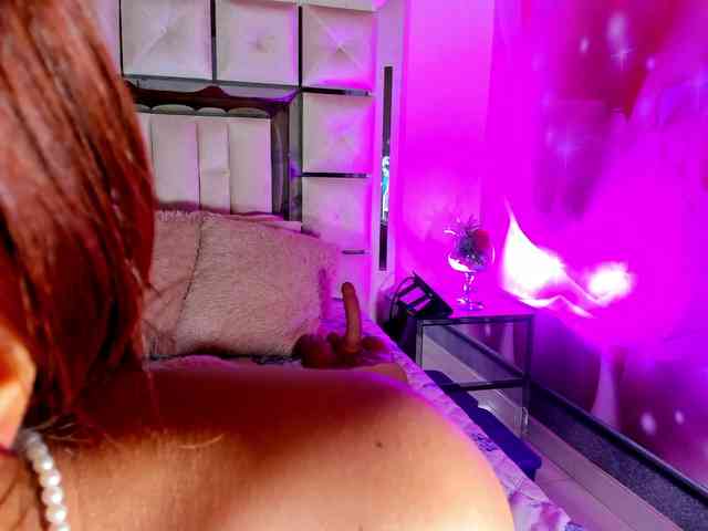 emiliclark webcam