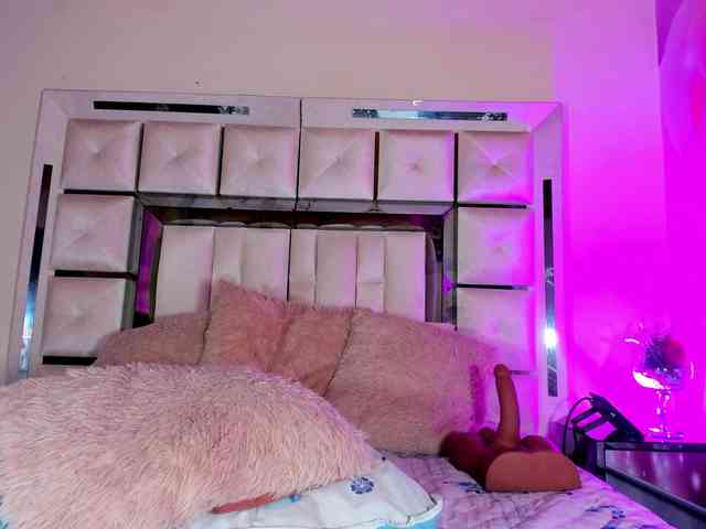 emiliclark webcam