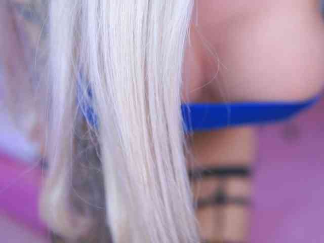 JuicyJessye webcam