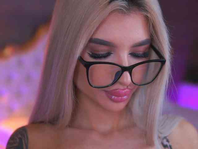 JuicyJessye webcam