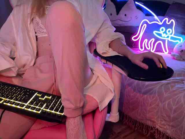 Alisa-Cheshirovna webcam