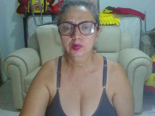 LorenaTits webcam