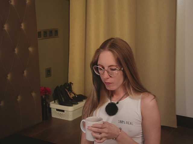 Nikki-Gia webcam