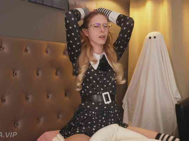 Nikki-Gia webcam