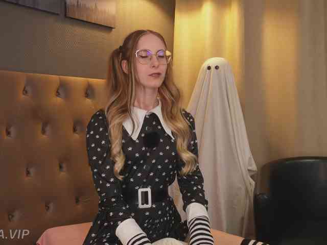 Nikki-Gia webcam