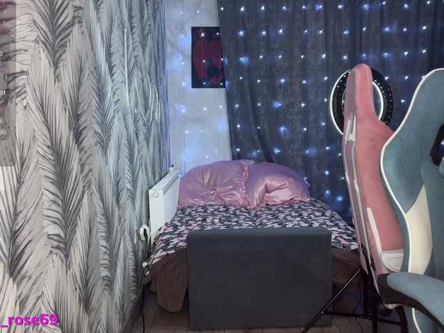 Accedi alla chat con il nickname LallyRose LallyRose