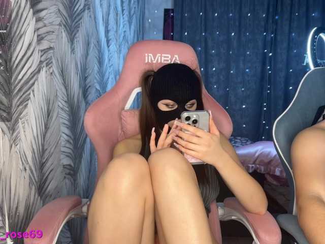 Entra en el chat con el modelo LallyRose LallyRose