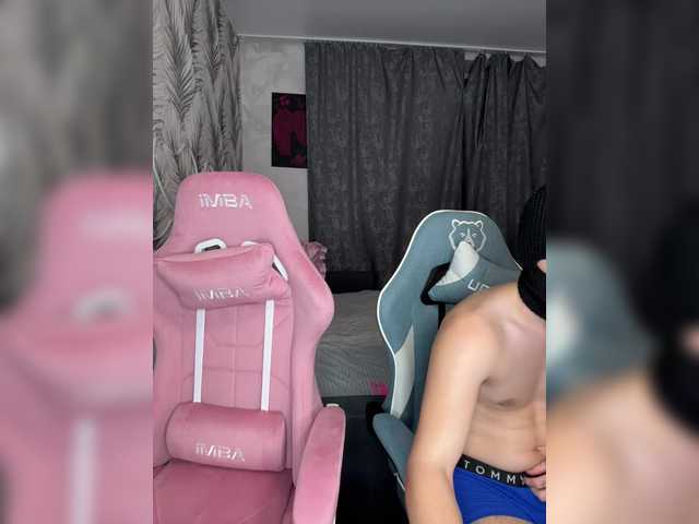 Accedi alla chat con il nickname LallyRose LallyRose