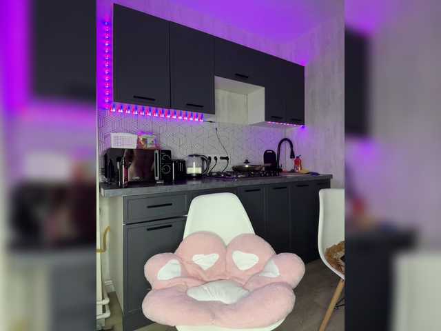 Entra en el chat con el modelo LallyRose LallyRose