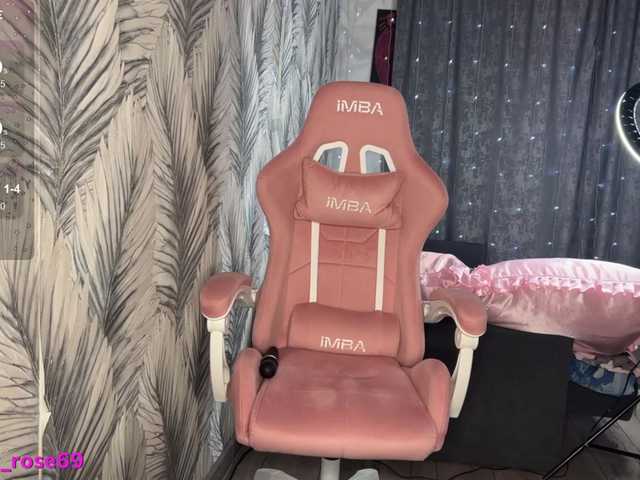 Accedi alla chat con il nickname LallyRose LallyRose