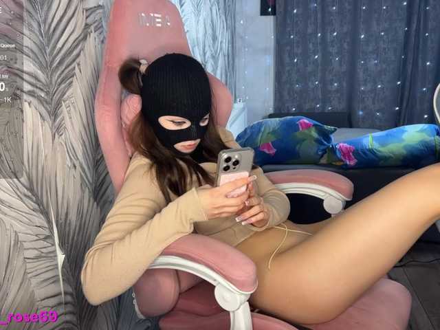 Accedi alla chat con il nickname LallyRose LallyRose