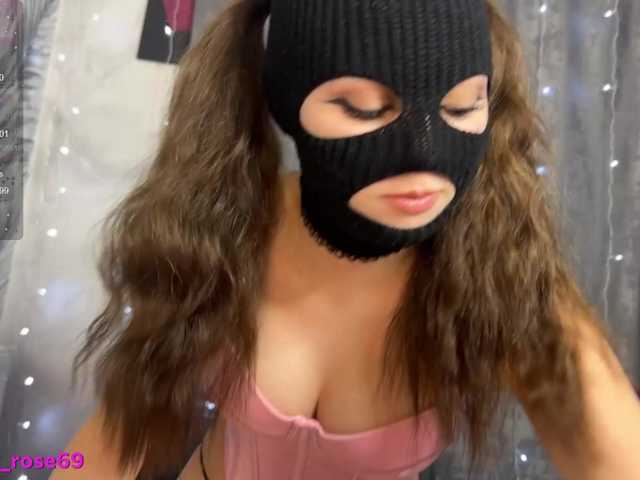 Entra en el chat con el modelo LallyRose LallyRose