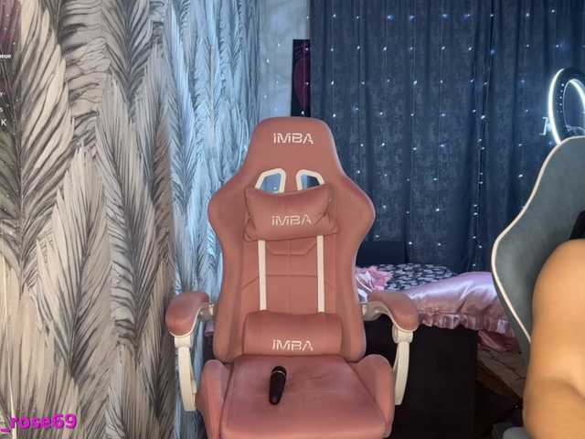 Accedi alla chat con il nickname LallyRose LallyRose