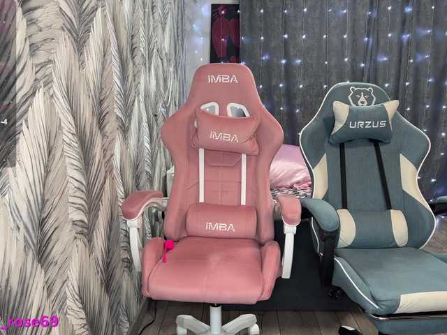 Accedi alla chat con il nickname LallyRose LallyRose