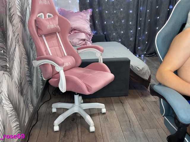 Entra en el chat con el modelo LallyRose LallyRose