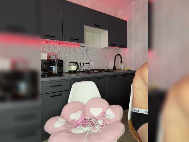 Entra en el chat con el modelo LallyRose LallyRose