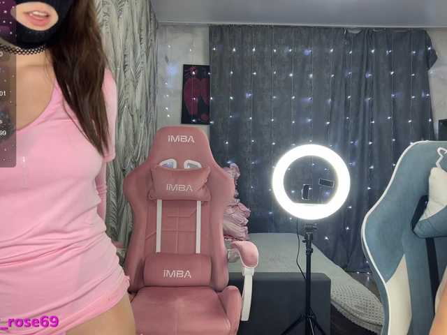 Entra en el chat con el modelo LallyRose LallyRose
