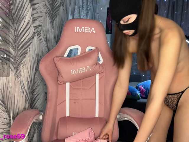 Accedi alla chat con il nickname LallyRose LallyRose