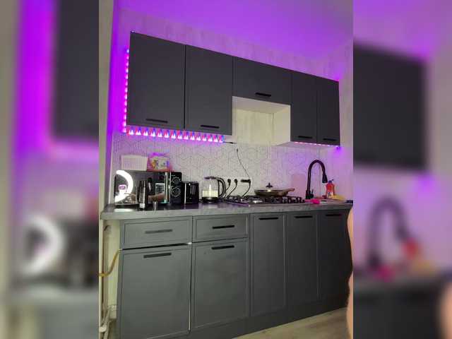 Entra en el chat con el modelo LallyRose LallyRose