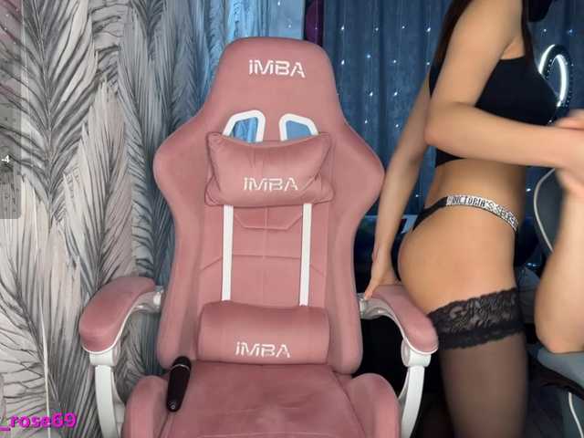 Entra en el chat con el modelo LallyRose LallyRose