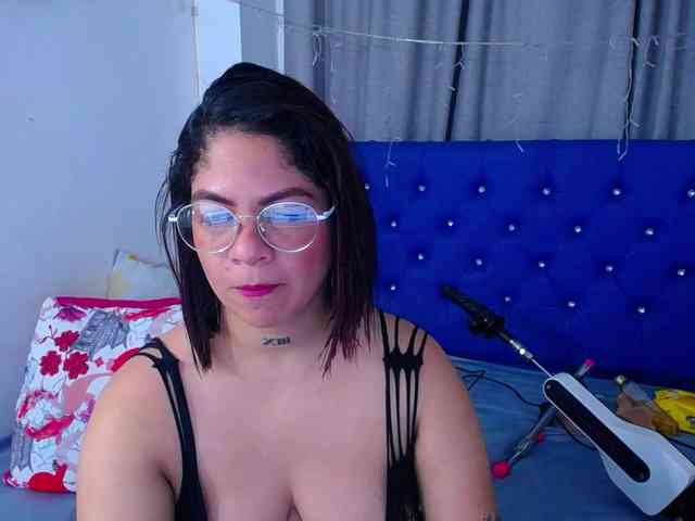 horny-cougar webcam