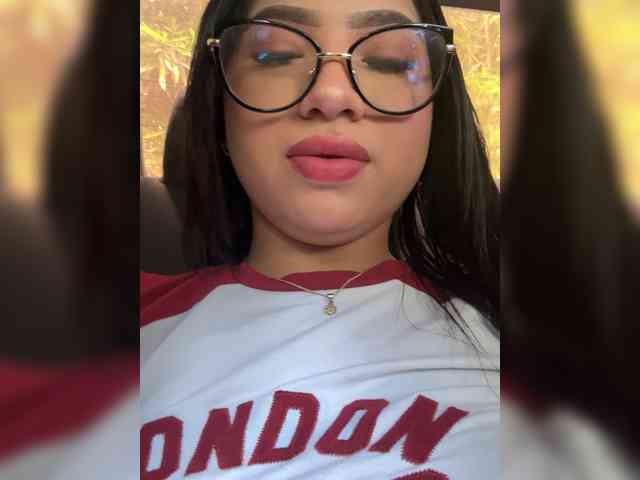 KRISTINCHERRY webcam
