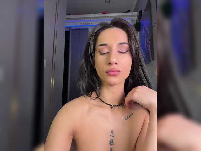 Entrez le videochat erotique avec le
modèle Adel9 Adel9