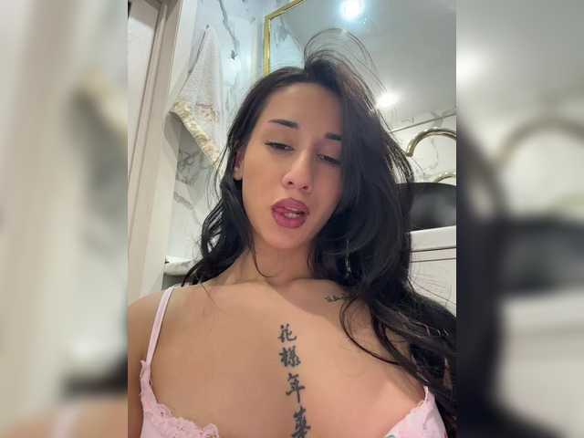 Entra en el chat con el modelo Adel9 Adel9