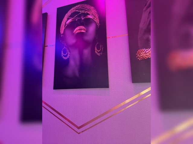 Entra en el chat con el modelo Adel9 Adel9