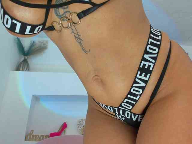 VickyIvy webcam