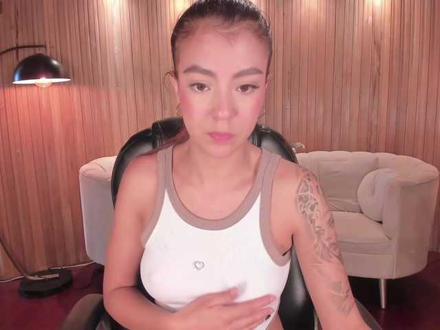 IsabellaKroft webcam