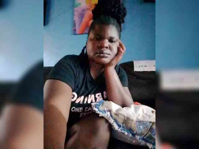 CreamyClit webcam