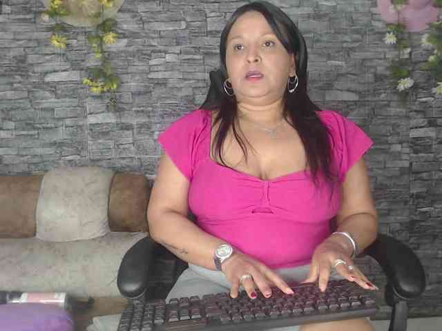 Danna-Paolaa webcam