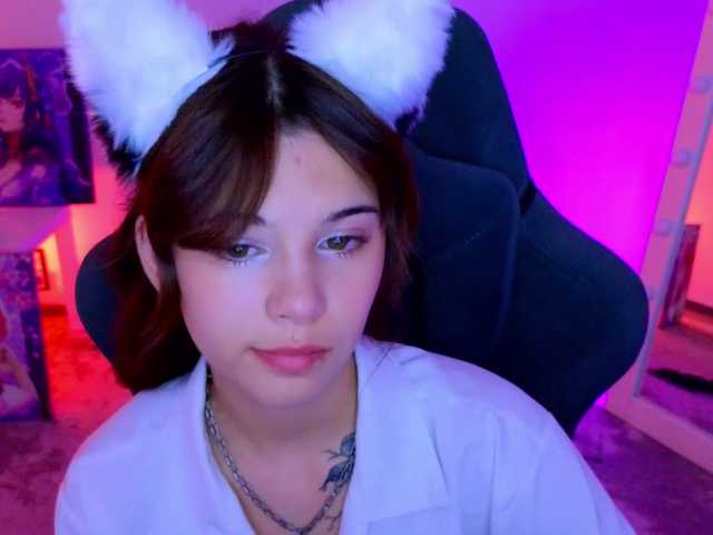CoralineJones webcam