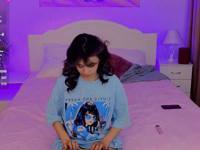 Entra en el chat con el modelo CoralineJones CoralineJones