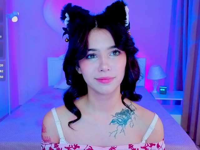 CoralineJones webcam