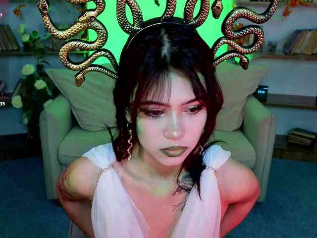 CoralineJones webcam