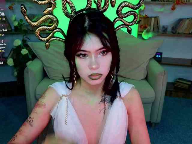 CoralineJones webcam