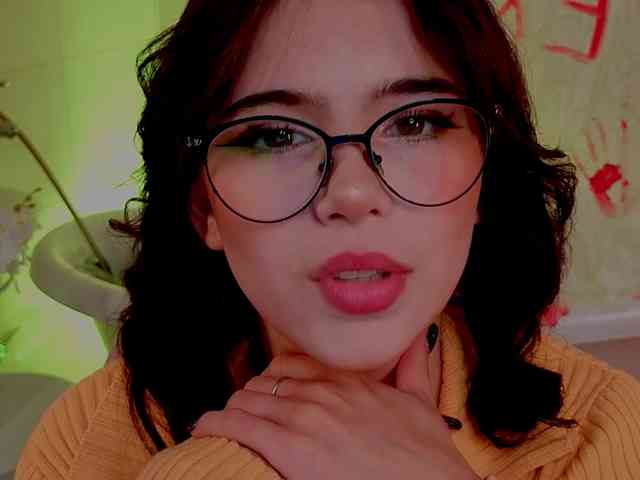 CoralineJones webcam