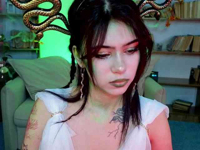 CoralineJones webcam