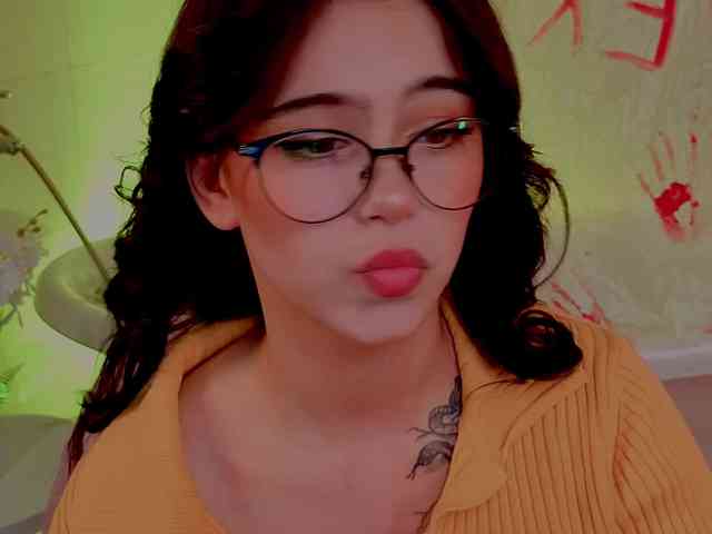 CoralineJones webcam